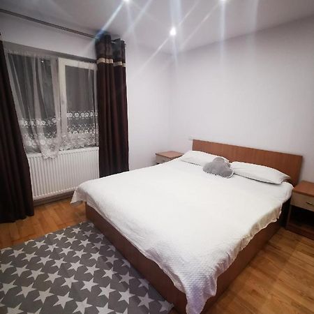 Feelhome Apartment Călimăneşti エクステリア 写真